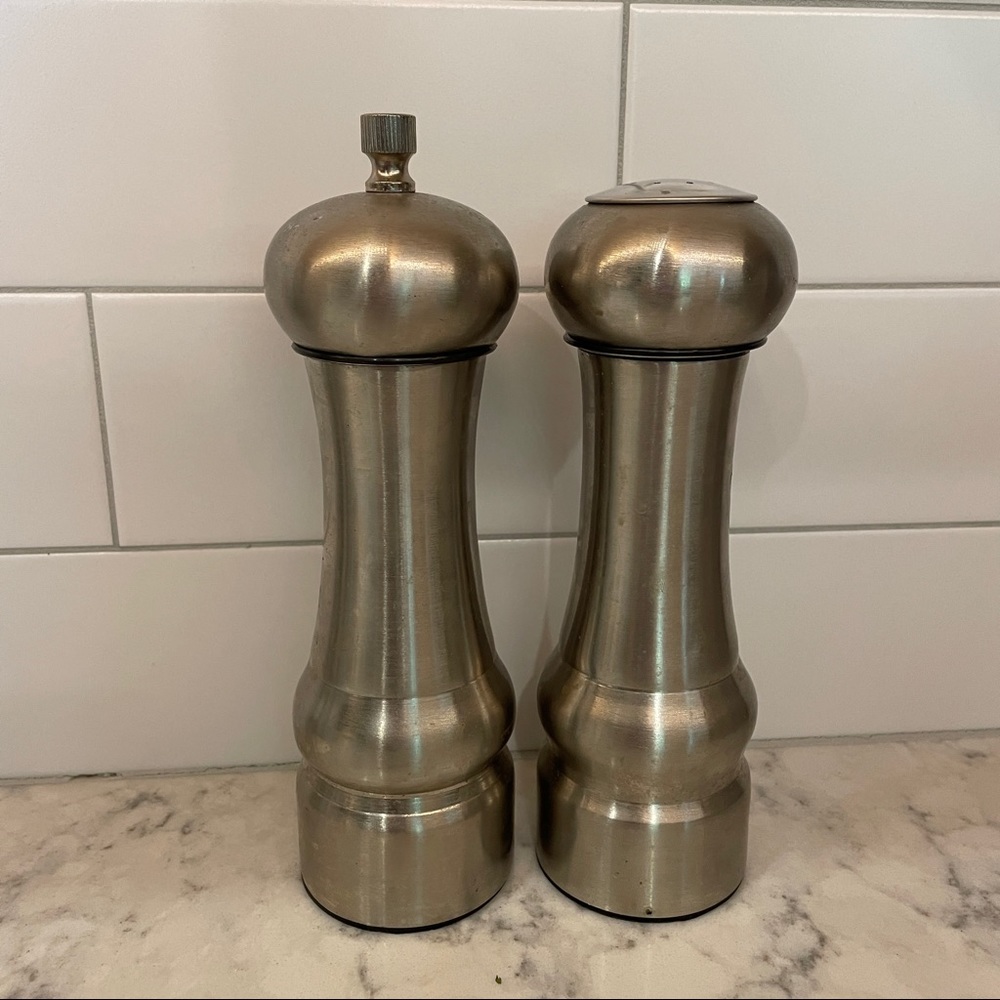 Olde Thompson 7-1/2 inch metal peppermill and salt shaker set